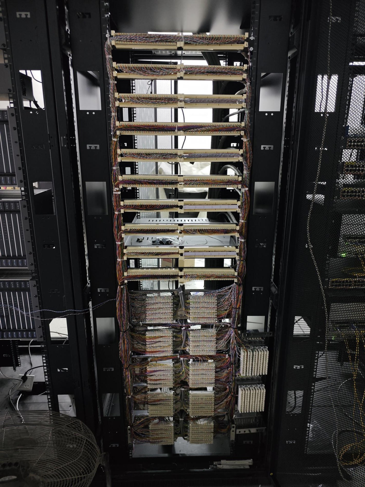 電力水電熱電廠廠內行政通信系統(tǒng)的關鍵設備 數字程控交換機與IP電話交換機